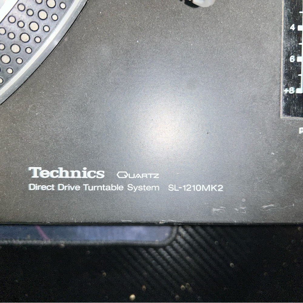 Technics Direct Drive Turntable SL-1210 MK2 - Picture 5 of 7